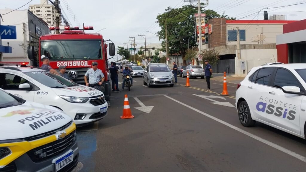 Ação do Maio Amarelo reúne quase 900 motoristas em Assis. Simulador de direção, orientações jurídicas e panfletos marcaram o evento.