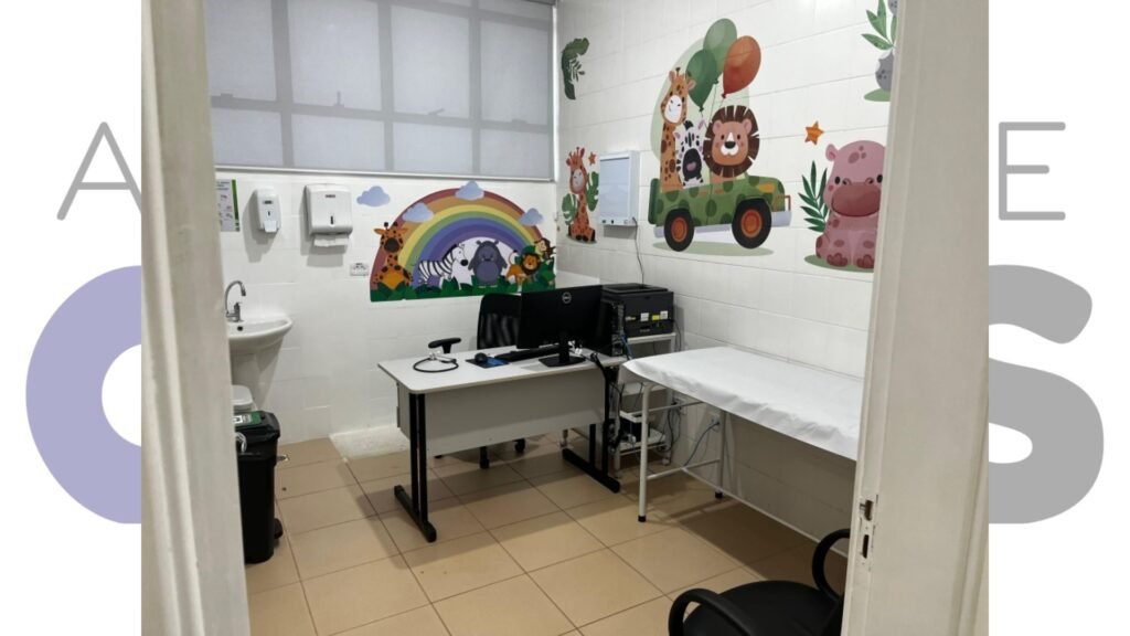 Reforma amplia o Pronto Atendimento Maria Isabel, que agora funciona 24h só para moradores de Assis. Entrega teve presença da prefeita e autoridades.