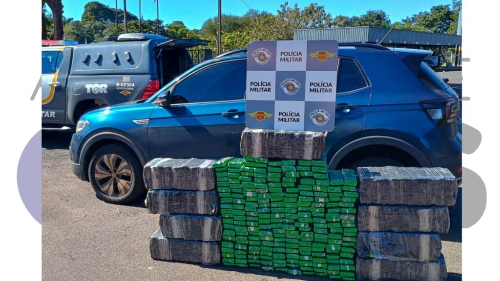Traficante é preso com 393 kg de maconha em Assis. Veículo era furtado e usava placas clonadas. Apreensão ocorreu durante a Operação Impacto na SP-333.