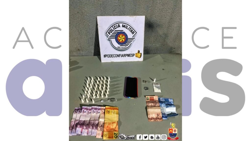 Duas adolescentes foram apreendidas por ato infracional análogo ao tráfico em Cândido Mota. Polícia localizou porções de drogas e dinheiro na abordagem.