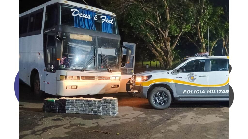 Polícia Rodoviária apreende mais de 150 kg de cocaína em ônibus na SP-270, em Palmital. Motorista foi preso em flagrante. Veja detalhes.