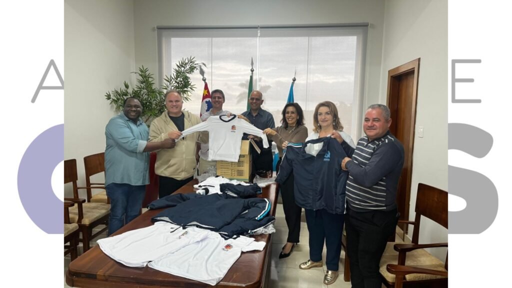 Após 25 anos, Assis volta a distribuir uniformes escolares. Mais de 7 mil alunos da rede municipal receberão kits completos a partir desta semana.
