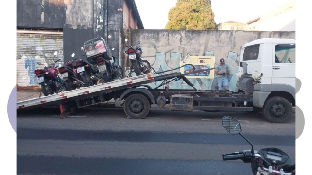 Detran, PM e Trânsito autuam 48 motociclistas em operação em Assis. Ação identificou CNHs vencidas, escapamentos irregulares e motos sem licenciamento.