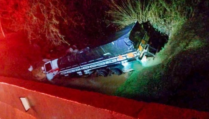 #13-10-acidente-caminhao-raposo-tavares-maracai