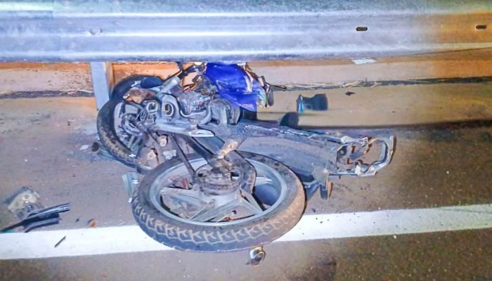 #1post-site-8-09-moto-e-carro-colisao-sp333-morte-casal-assis