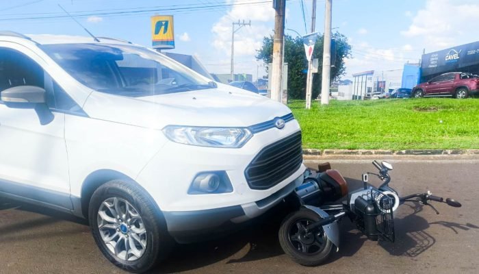 #25-03-acidente-moto-eletrica-carro-ecosport-rotatoria-otto-ribeiro-assis