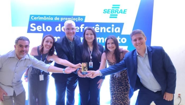 #26-02-assis-recebe-trofeu-ouro-sebrae-sp-empreendedorismo