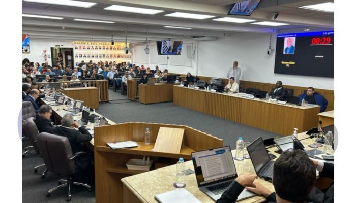 26-08-camara-assis-aprova-recursos-santa-casa-apae-2025