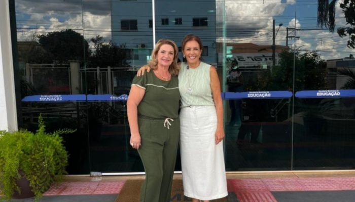 #27-01-prefeita-telma-spera-anuncia-reajuste-piso-professores-assis