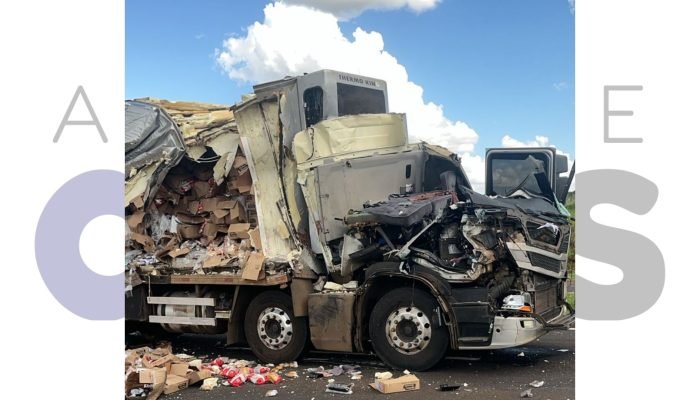 #27-02-acidente-tombamento-caminhoes-raposo-tavares-sp-270-maracai