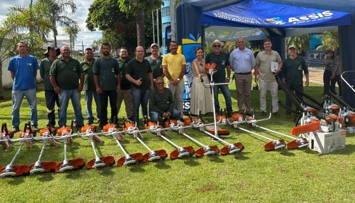 #28-02-prefeitura-assis-entrega-equipamentos-limpeza-publica-seama
