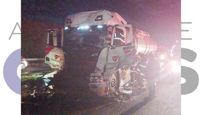 8-08-colisao-caminhoes-sp270-assis-metanal-cana-agosto-2025