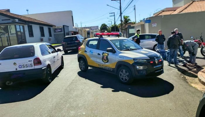 Motociclista fica ferido após colisão com carro em cruzamento de Assis. Acidente ocorreu nesta quinta (29)