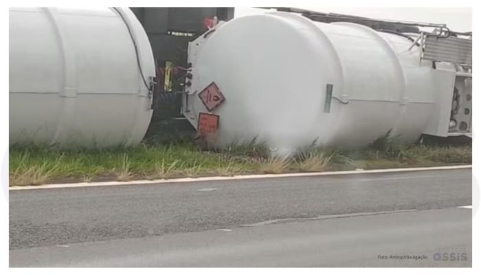 acidente-carreta-tombada-gas-interdita-alca-acesso-sp333-assis-marco-2025.