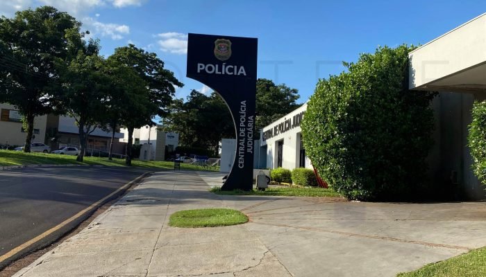 capa-mulher-presa-maus-tratos-filhotes-assis