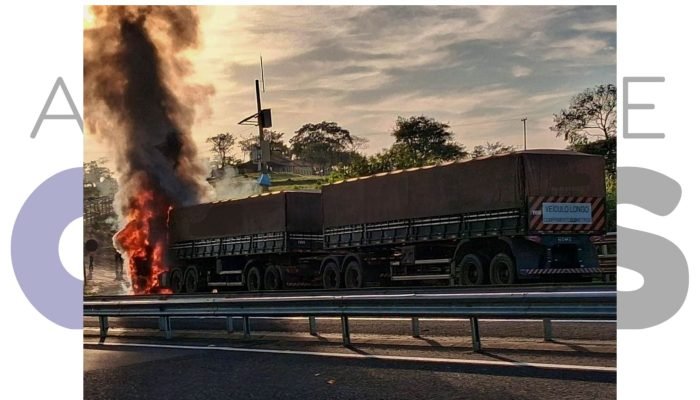 incendio-caminhao-bitrem-sp333-echapora-julho-2025